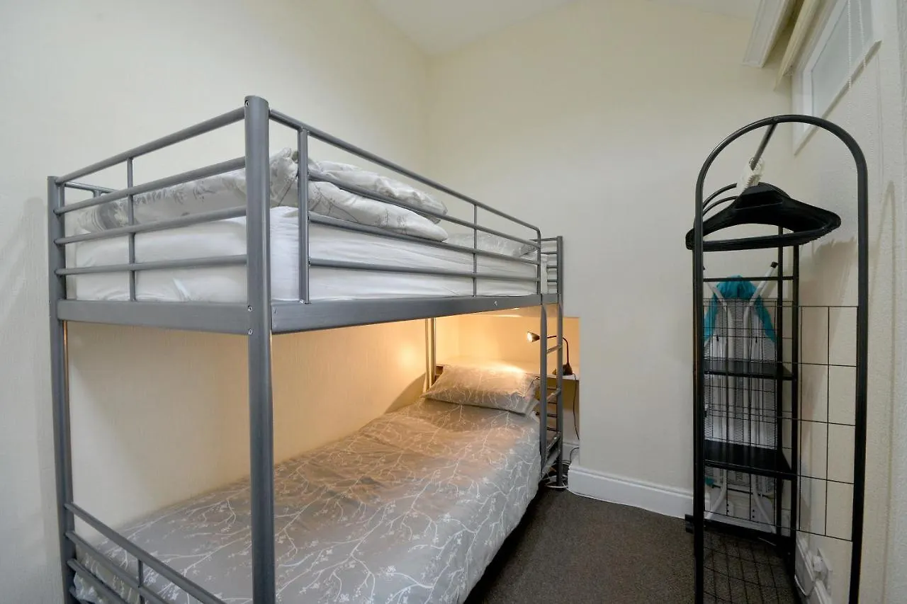 Brightwater 2Nd Floor Apartment For Up To 6 Guests Near North Bay Beach 0*, Scarborough