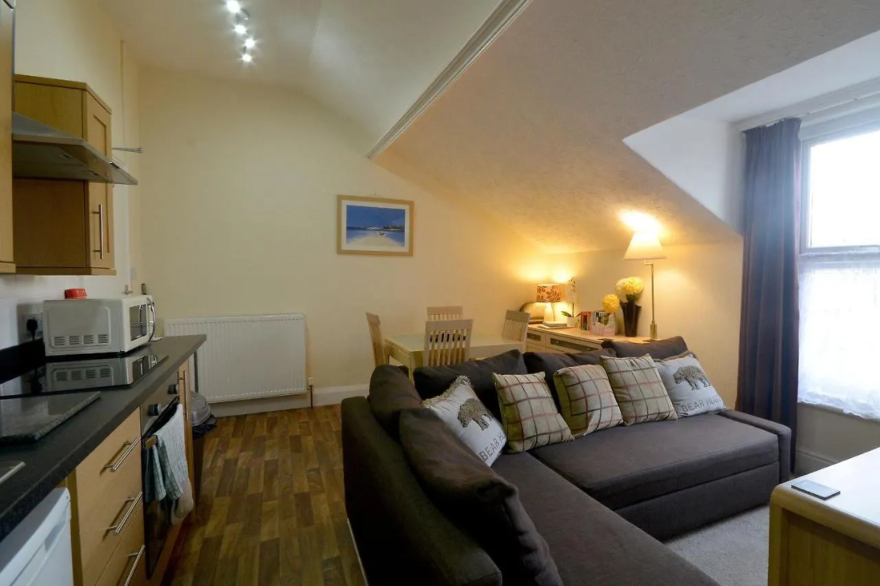 Brightwater 2Nd Floor Apartment For Up To 6 Guests Near North Bay Beach  Scarborough